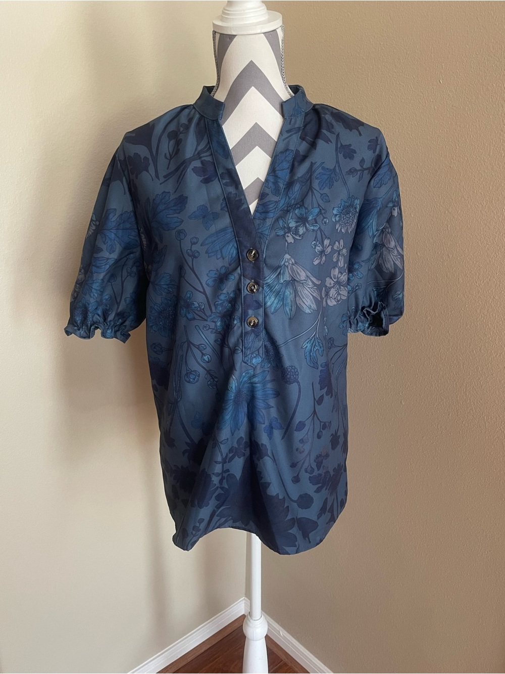Women's Navy Floral Popover Shirt - Short Sleeve - Size: XL